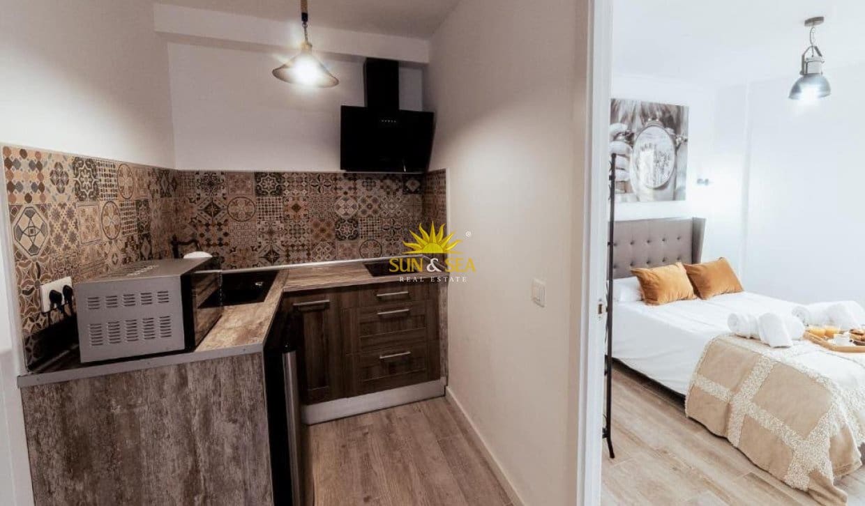 1 bedroom Apartment for rent in Benidorm with pool garage - € 1,100 (Ref: 10136553)