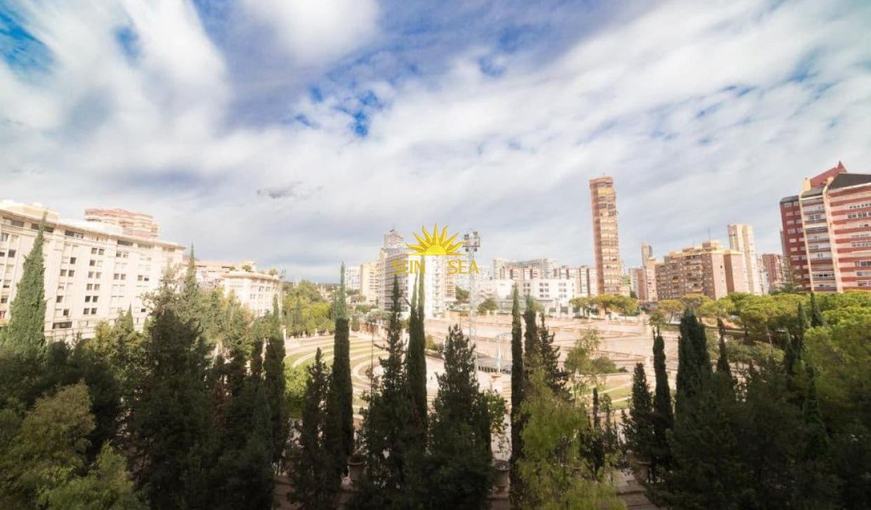 1 bedroom Apartment for rent in Benidorm with pool garage - € 1,100 (Ref: 10136553)