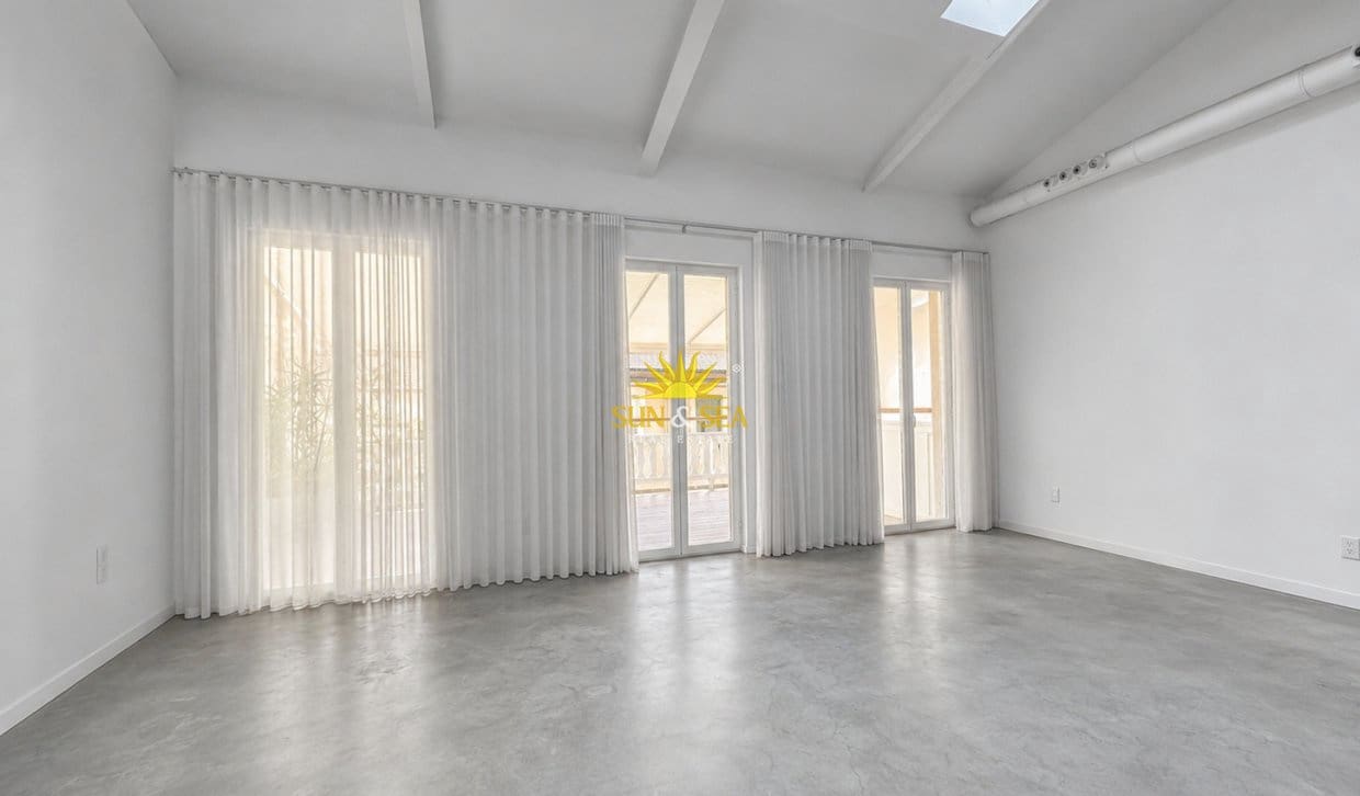 Penthouse de 2 chambres à louer à Alicante ville - 2 000 € (Ref: 10136554)