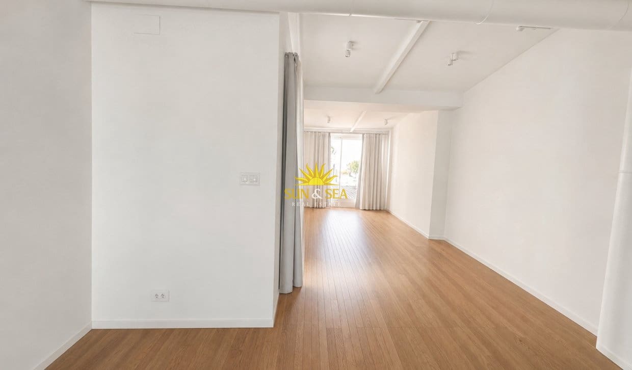 Penthouse de 2 chambres à louer à Alicante ville - 2 000 € (Ref: 10136554)
