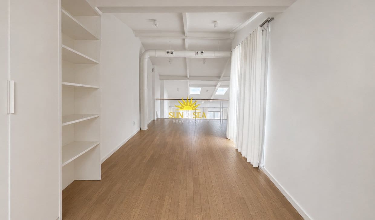 Penthouse de 2 chambres à louer à Alicante ville - 2 000 € (Ref: 10136554)