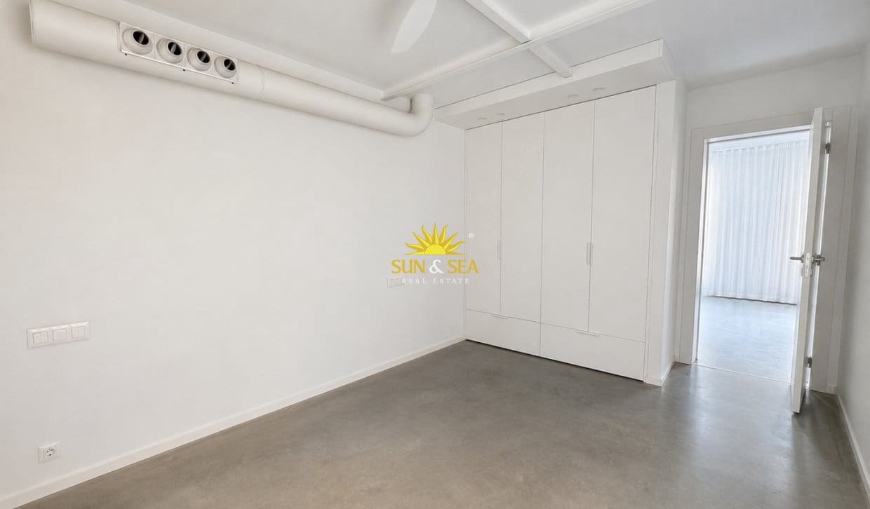 Penthouse de 2 chambres à louer à Alicante ville - 2 000 € (Ref: 10136554)