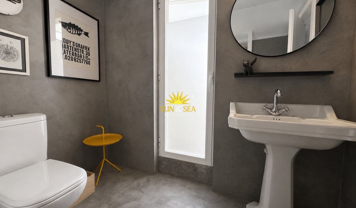 Penthouse de 2 chambres à louer à Alicante ville - 2 000 € (Ref: 10136554)