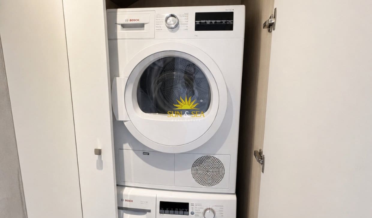 Penthouse de 2 chambres à louer à Alicante ville - 2 000 € (Ref: 10136554)