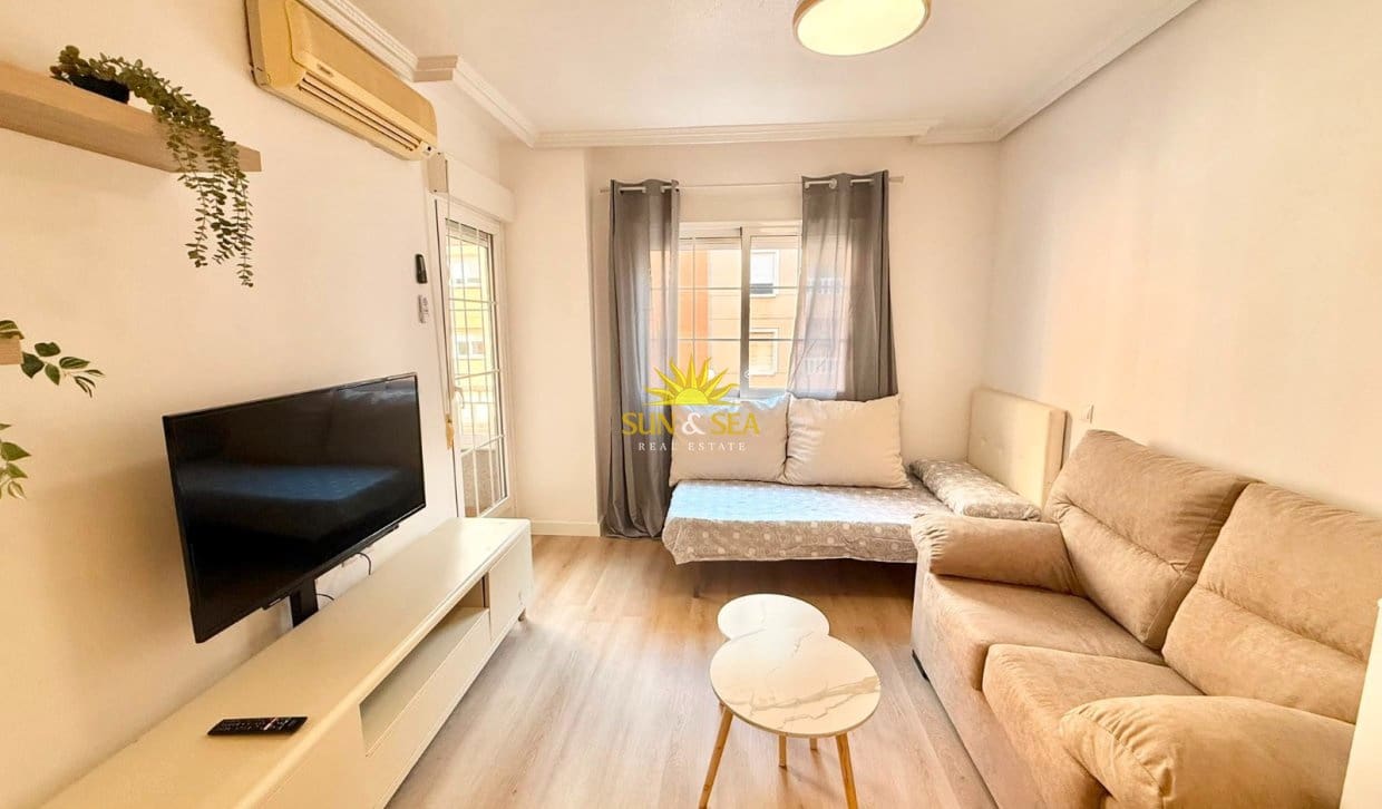 1 makuuhuone Huoneisto myytävänä paikassa Torrevieja mukana uima-altaan - 95 000 € (Ref: 10140187)
