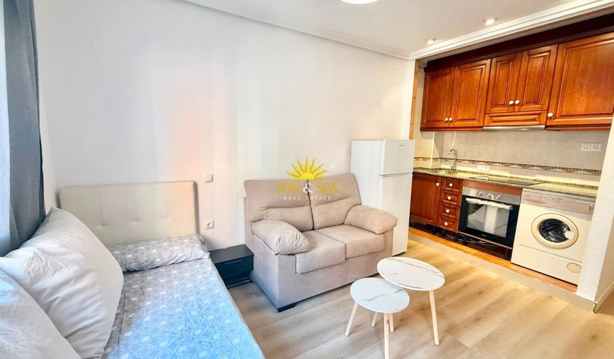 1 makuuhuone Huoneisto myytävänä paikassa Torrevieja mukana uima-altaan - 95 000 € (Ref: 10140187)