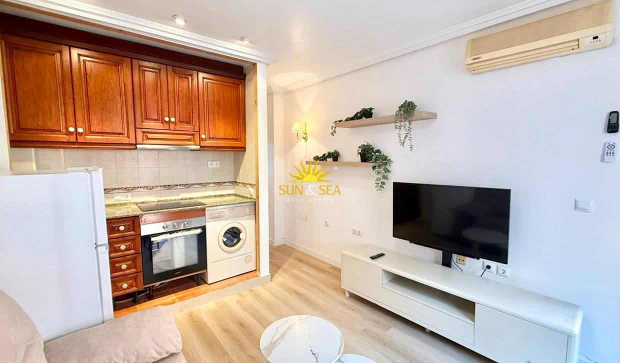 1 makuuhuone Huoneisto myytävänä paikassa Torrevieja mukana uima-altaan - 95 000 € (Ref: 10140187)