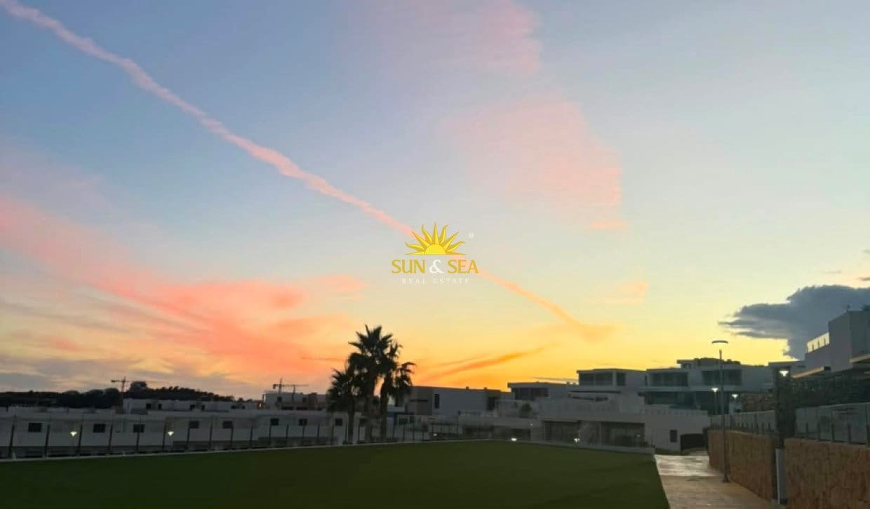 Apartamento de 2 habitaciones en Finestrat en alquiler con piscina garaje - 1.600 € (Ref: 10140348)