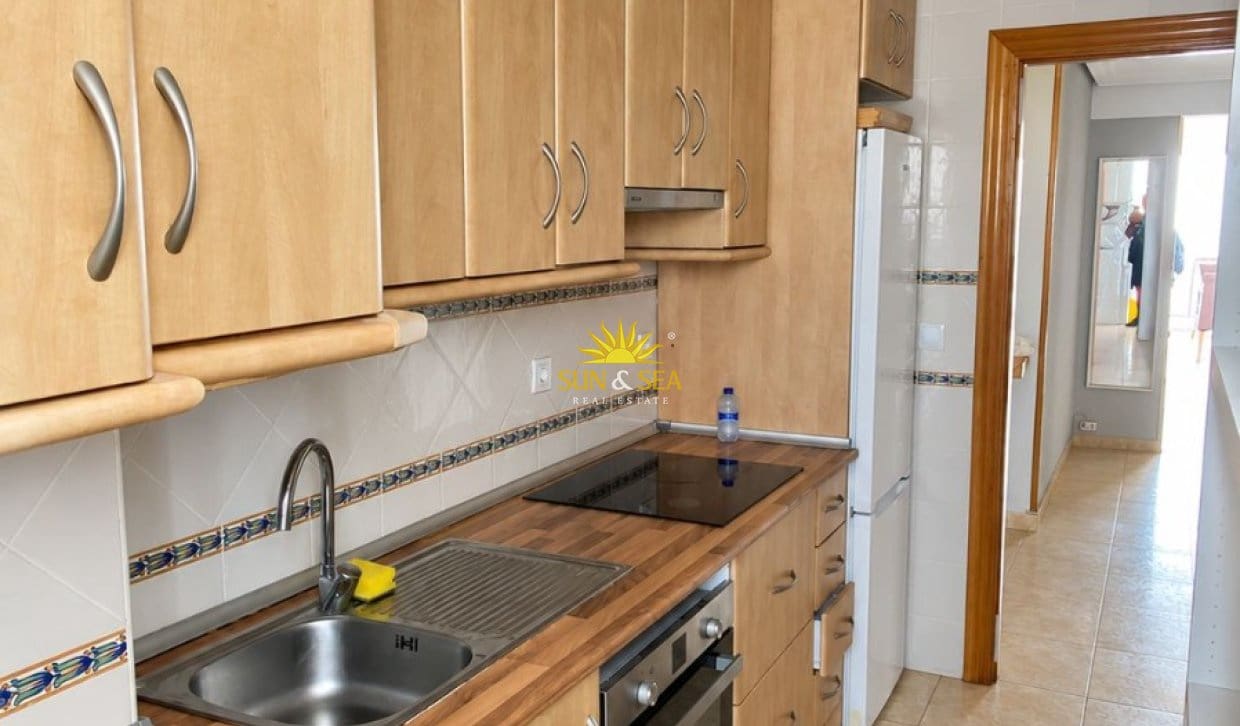 2 slaapkamer Appartement te huur in Benidorm met garage - € 1.500 (Ref: 10141350)