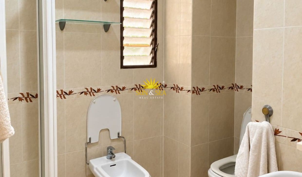 2 slaapkamer Appartement te huur in Benidorm met garage - € 1.500 (Ref: 10141350)