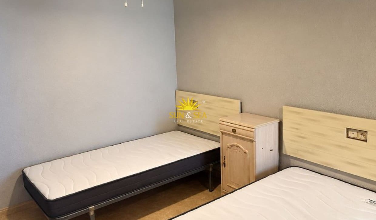 2 slaapkamer Appartement te huur in Benidorm met garage - € 1.500 (Ref: 10141350)