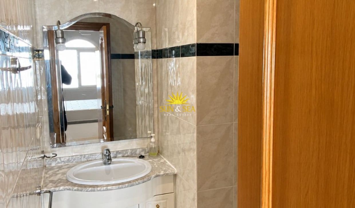 2 slaapkamer Appartement te huur in Benidorm met garage - € 1.500 (Ref: 10141350)