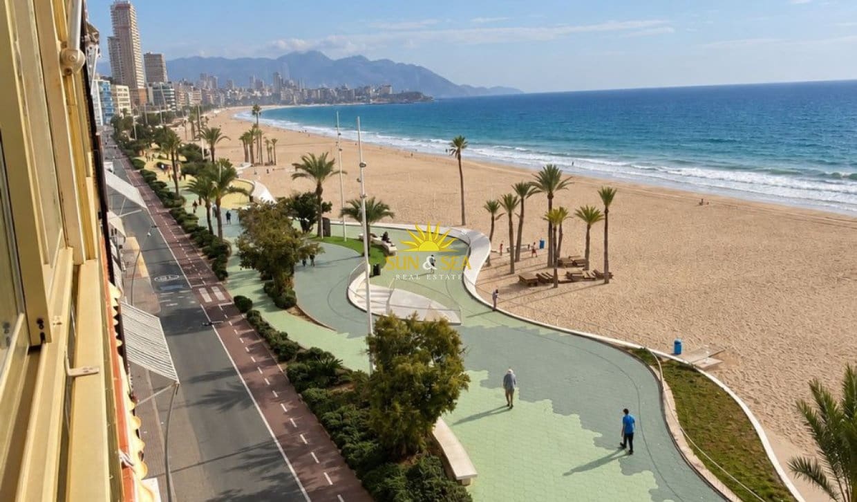 2 slaapkamer Appartement te huur in Benidorm met garage - € 1.500 (Ref: 10141350)