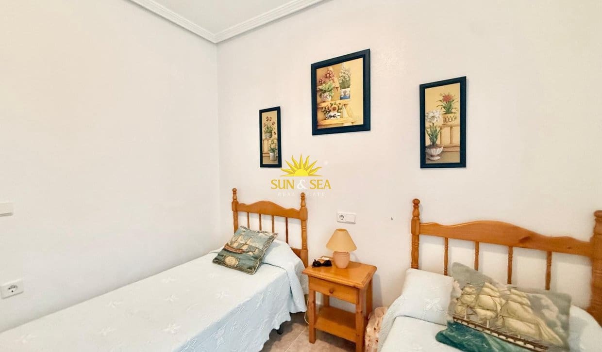 2 bedroom Apartment for rent in Torrevieja with garage - € 850 (Ref: 10144920)