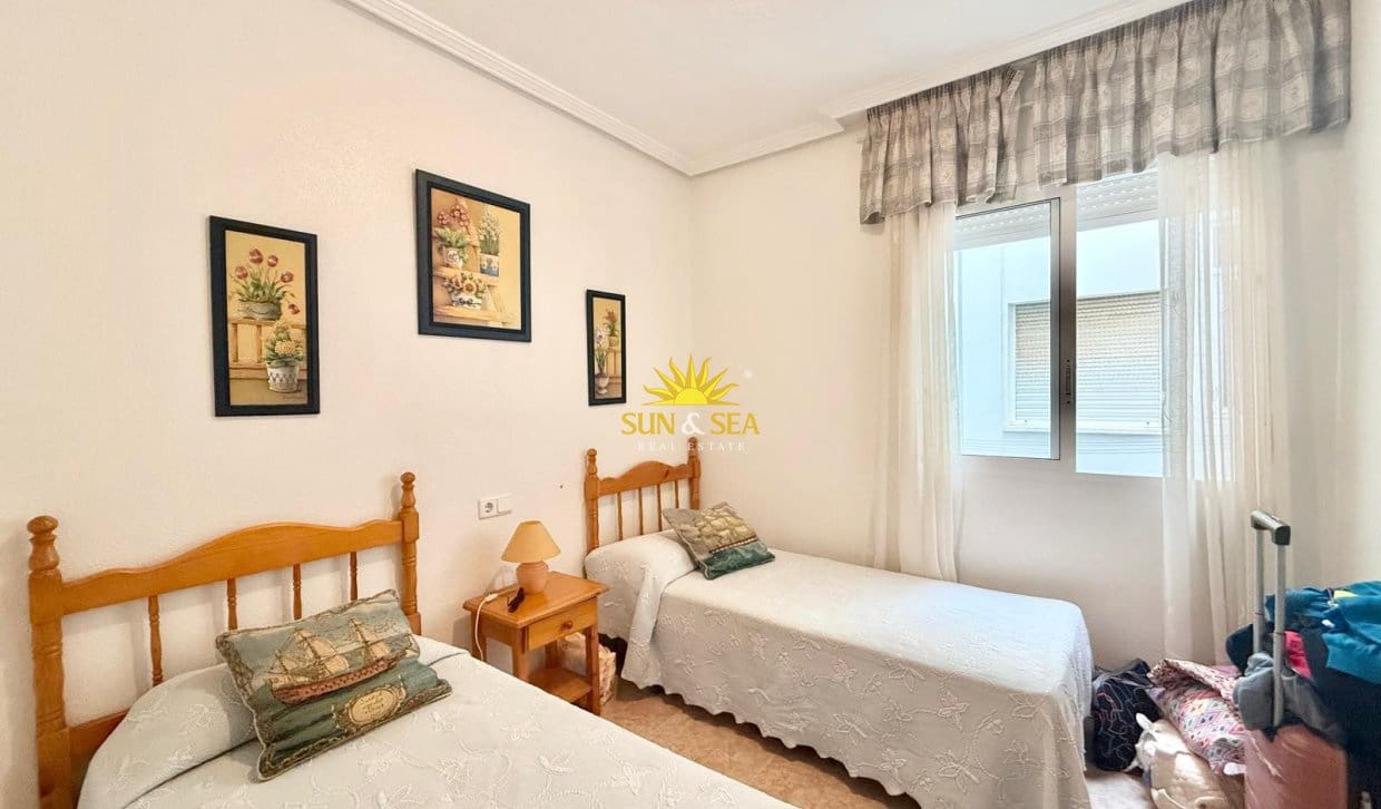 2 bedroom Apartment for rent in Torrevieja with garage - € 850 (Ref: 10144920)