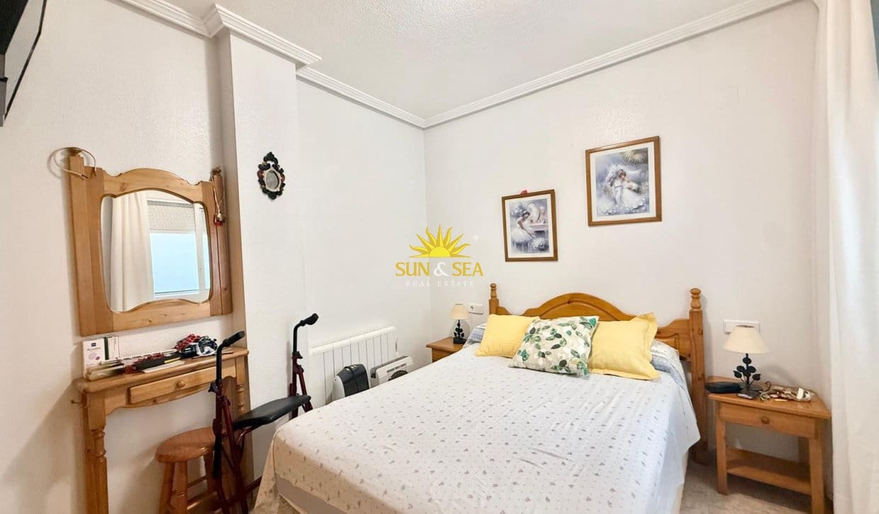 2 bedroom Apartment for rent in Torrevieja with garage - € 850 (Ref: 10144920)