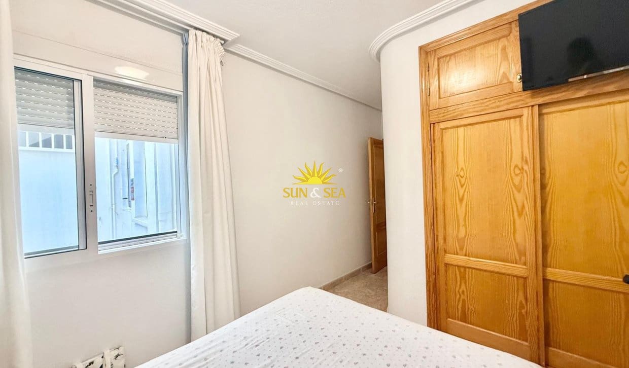 2 bedroom Apartment for rent in Torrevieja with garage - € 850 (Ref: 10144920)