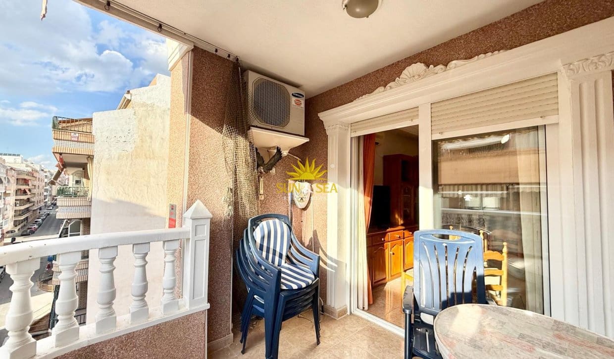 2 bedroom Apartment for rent in Torrevieja with garage - € 850 (Ref: 10144920)
