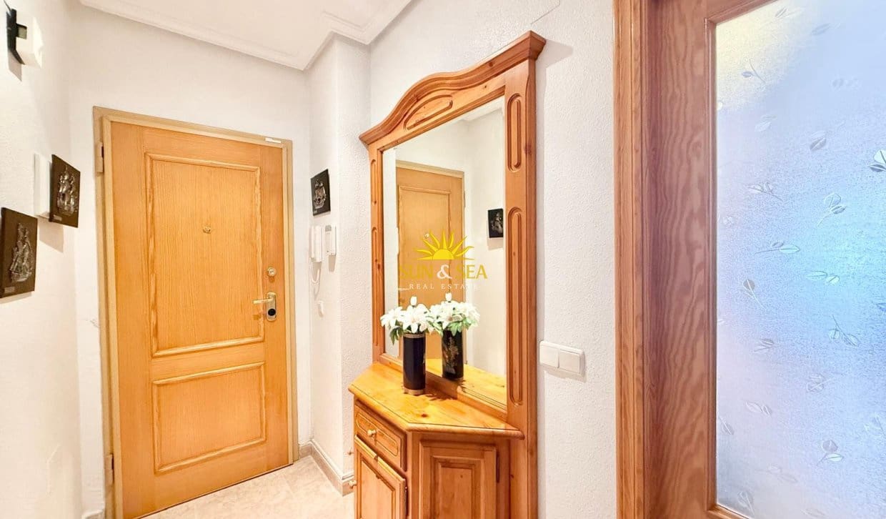 2 bedroom Apartment for rent in Torrevieja with garage - € 850 (Ref: 10144920)