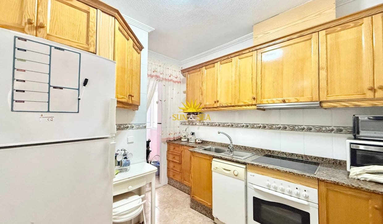 2 bedroom Apartment for rent in Torrevieja with garage - € 850 (Ref: 10144920)