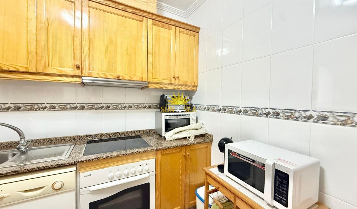 2 bedroom Apartment for rent in Torrevieja with garage - € 850 (Ref: 10144920)