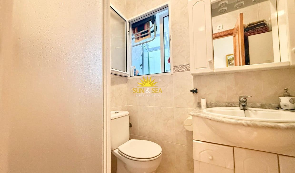 2 bedroom Apartment for rent in Torrevieja with garage - € 850 (Ref: 10144920)
