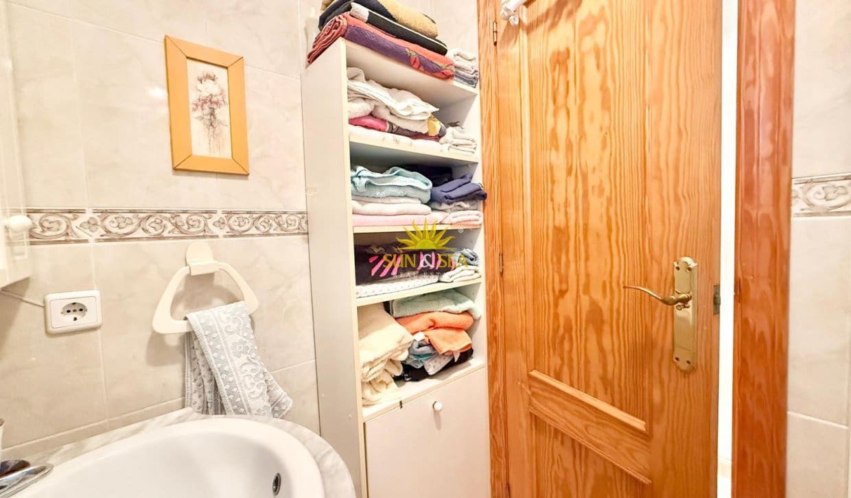 2 bedroom Apartment for rent in Torrevieja with garage - € 850 (Ref: 10144920)