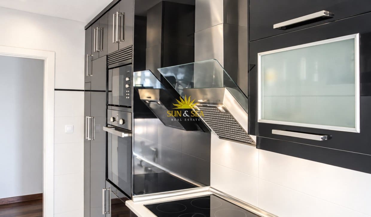 2 sovrum Lägenhet att hyra i Alicante stad - 900 € (Ref: 10145060)