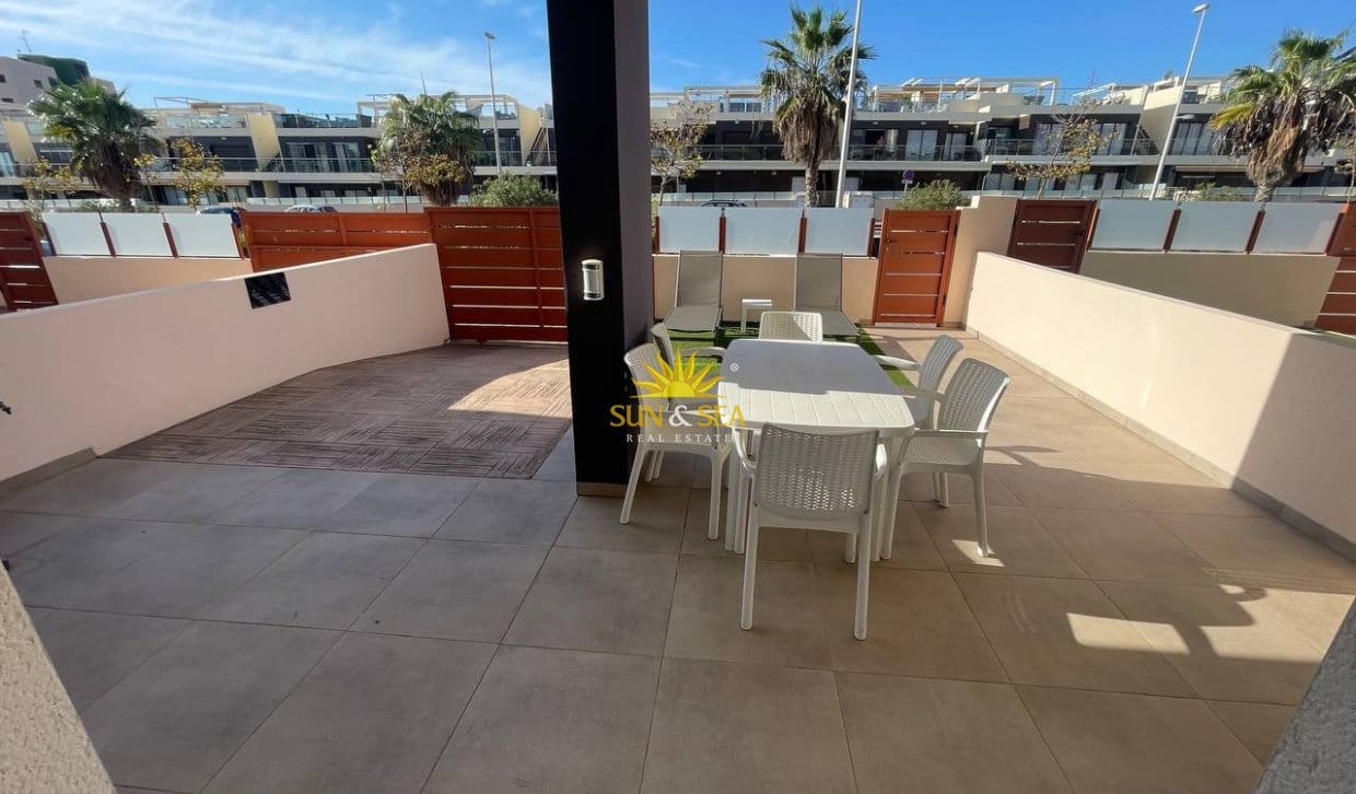 2 bedroom Apartment for holiday rental in Pilar de la Horadada with pool - € 1,000 (Ref: 10145063)