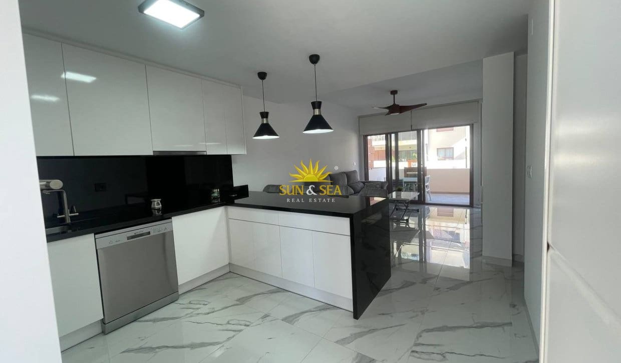 2 bedroom Apartment for holiday rental in Pilar de la Horadada with pool - € 1,000 (Ref: 10145063)
