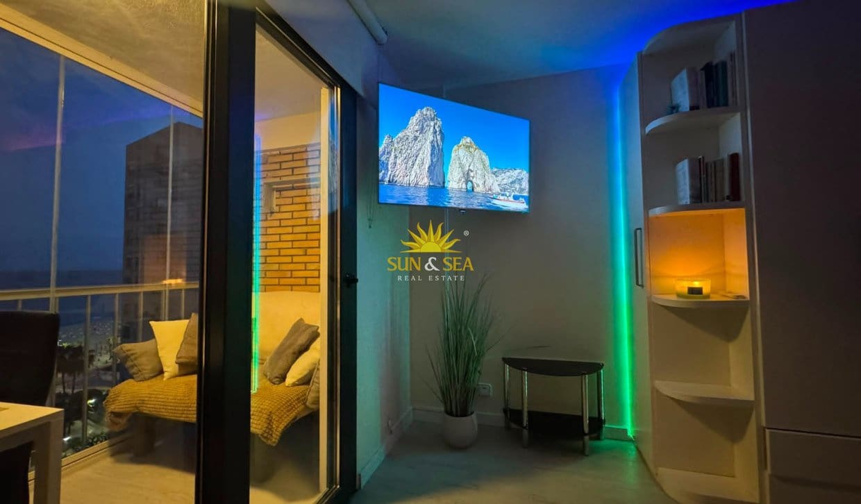 Studio de 1 chambre à louer à Benidorm avec piscine garage - 800 € (Ref: 10145194)