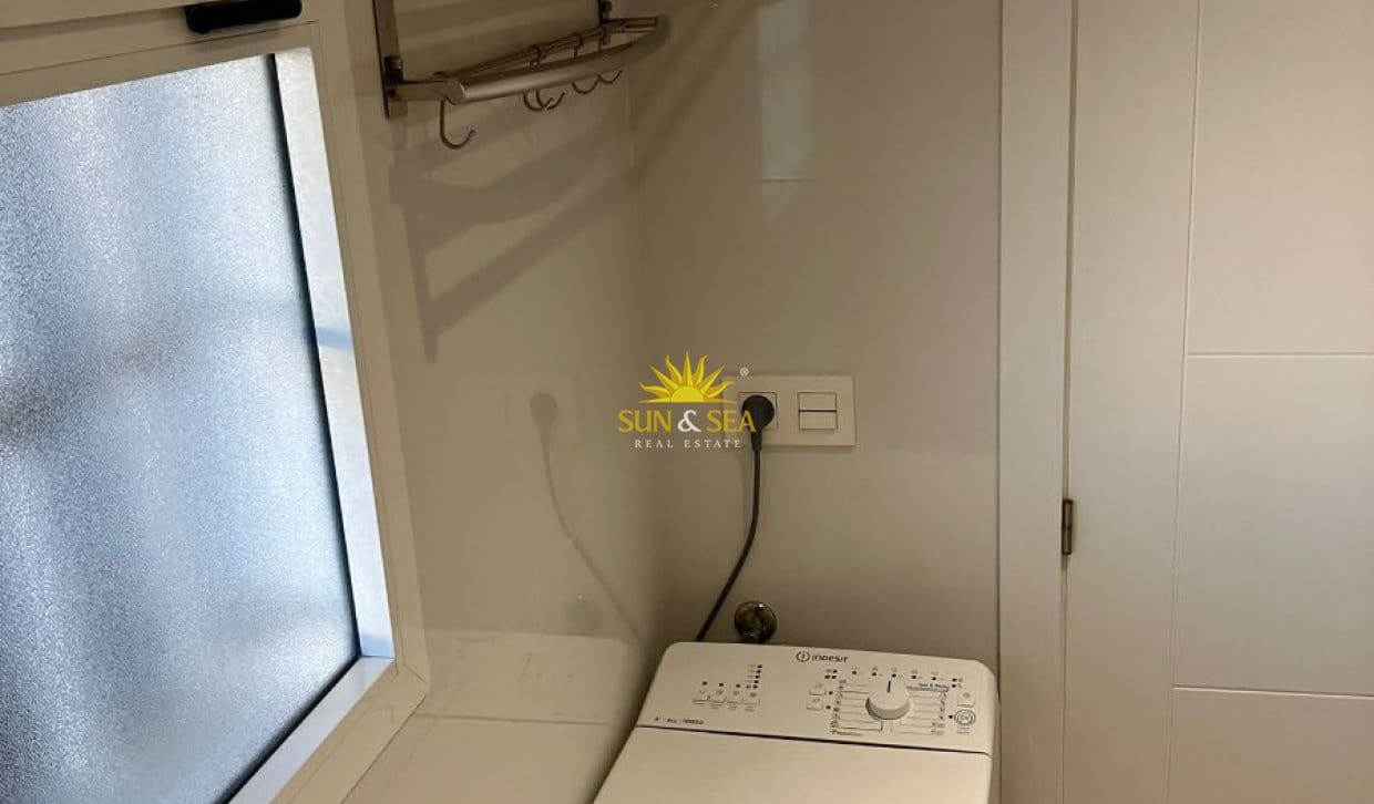 Studio de 1 chambre à louer à Benidorm avec piscine garage - 800 € (Ref: 10145194)