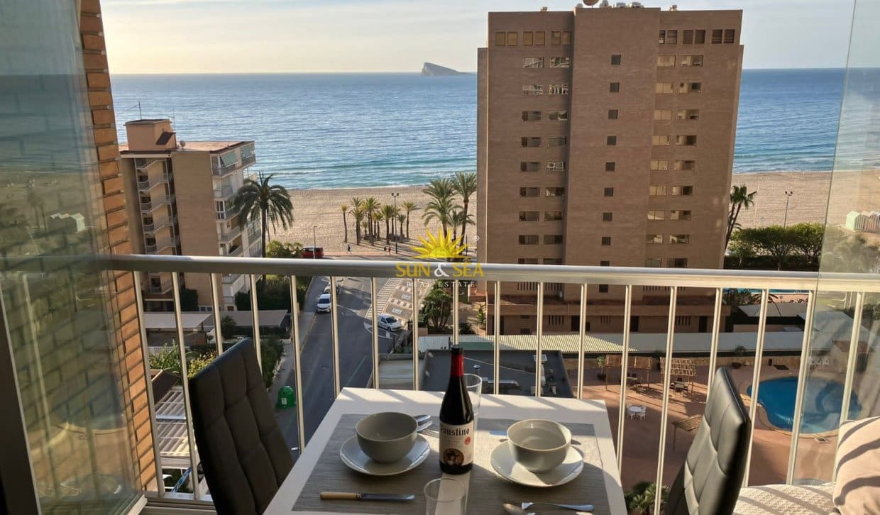 Studio de 1 chambre à louer à Benidorm avec piscine garage - 800 € (Ref: 10145194)