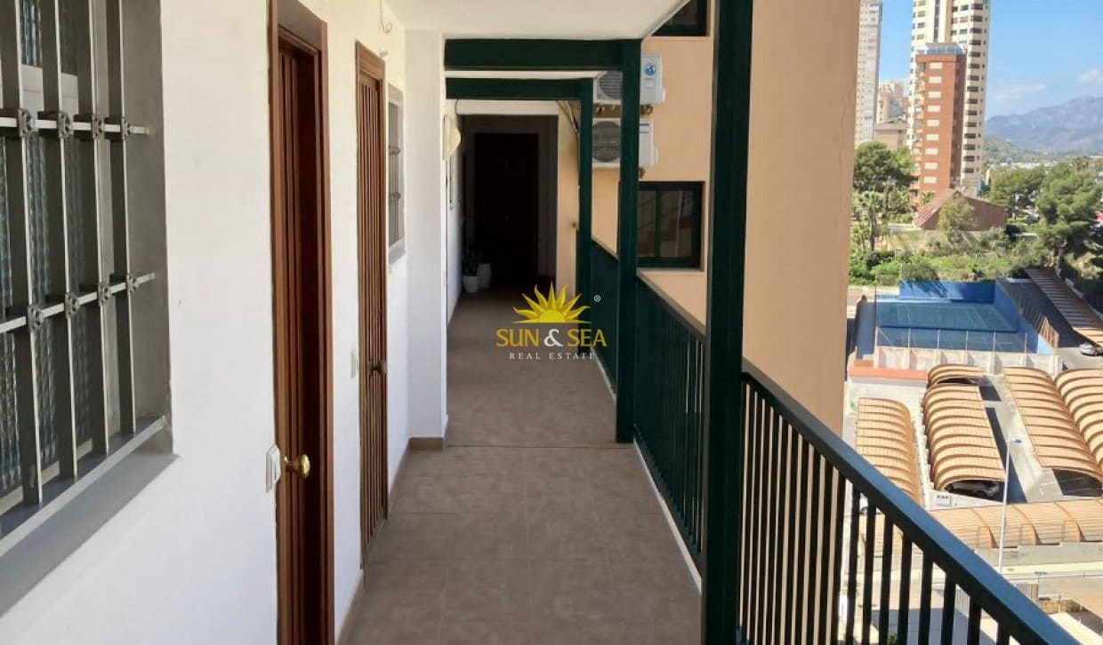 Studio de 1 chambre à louer à Benidorm avec piscine garage - 800 € (Ref: 10145194)
