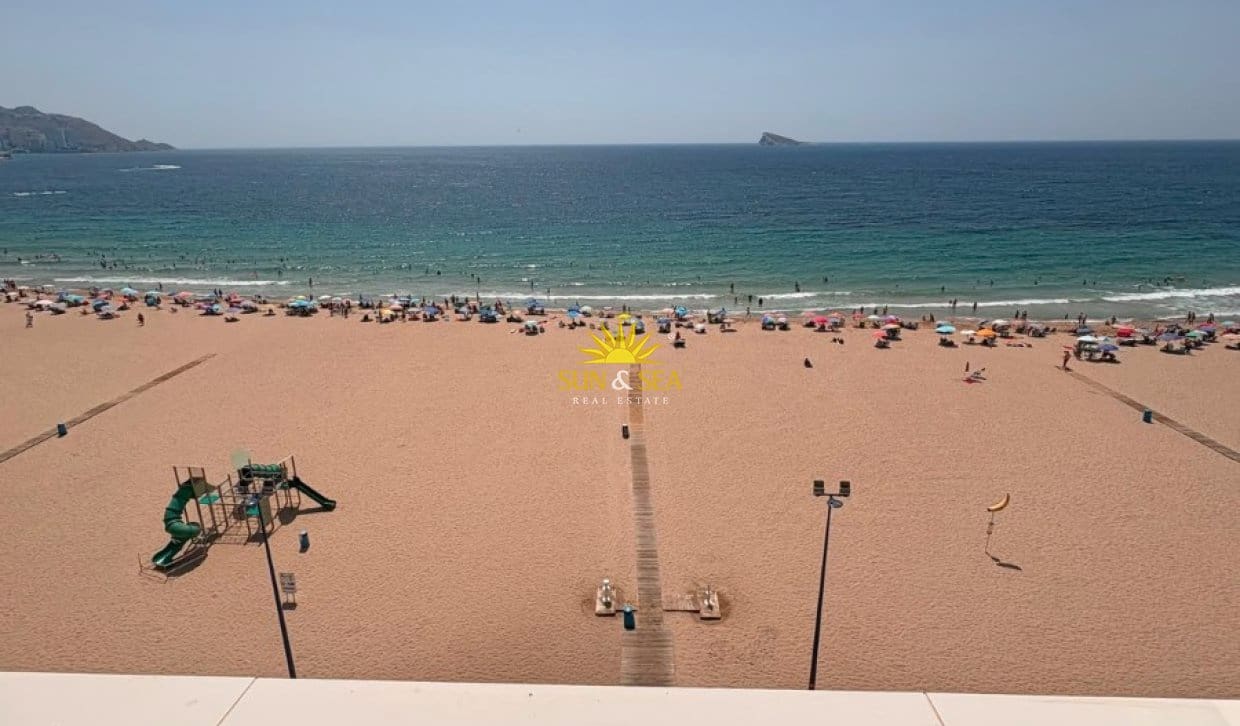 3 bedroom Apartment for holiday rental in Benidorm with pool garage - € 3,000 (Ref: 10145197)