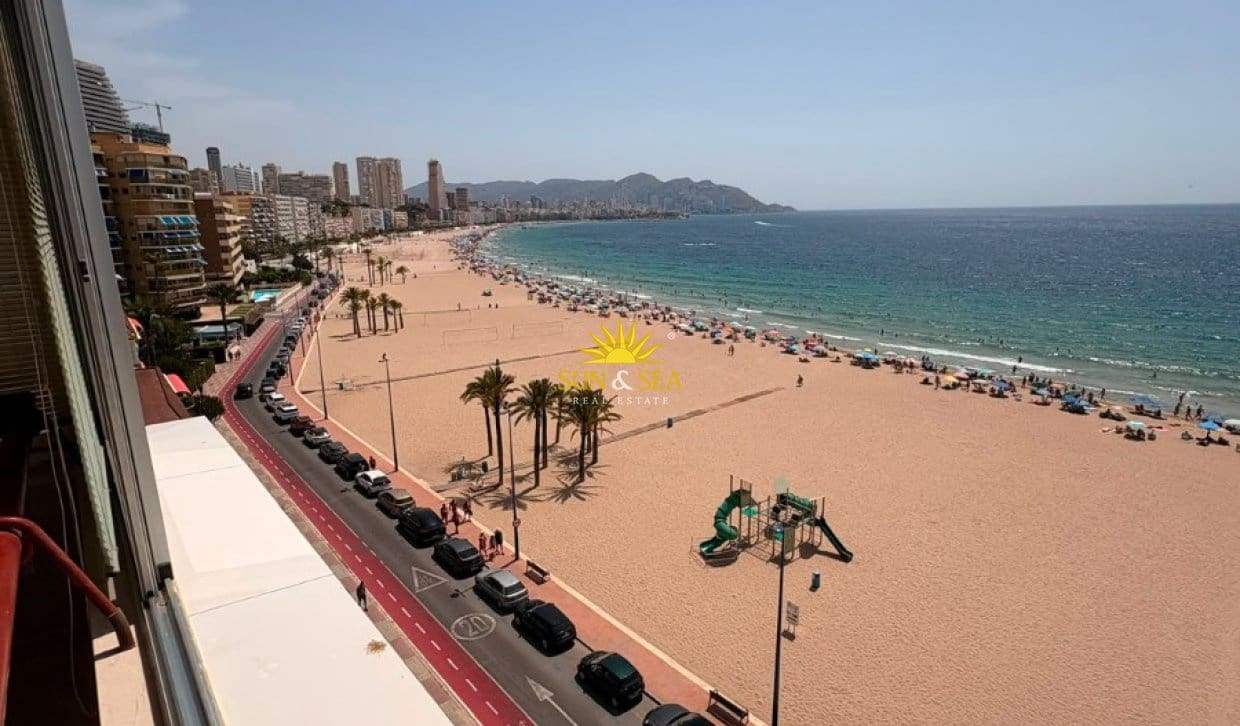 3 bedroom Apartment for holiday rental in Benidorm with pool garage - € 3,000 (Ref: 10145197)