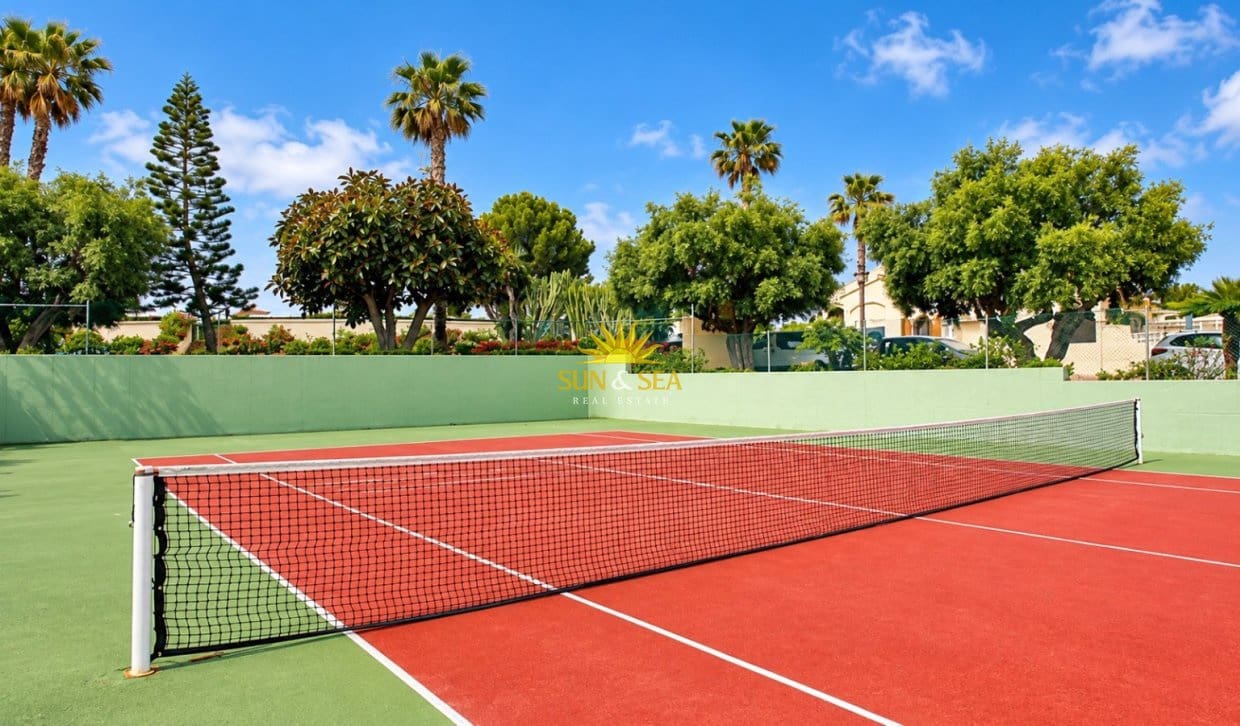 3 Zimmer Villa zu vermieten in Gran Alacant mit Pool Garage - 1.600 € (Ref: 10145340)