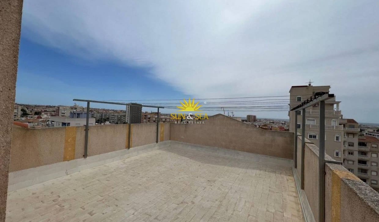 2 sypialnia Apartament na sprzedaż w Torrevieja z basenem - 145 000 € (Ref: 10145341)