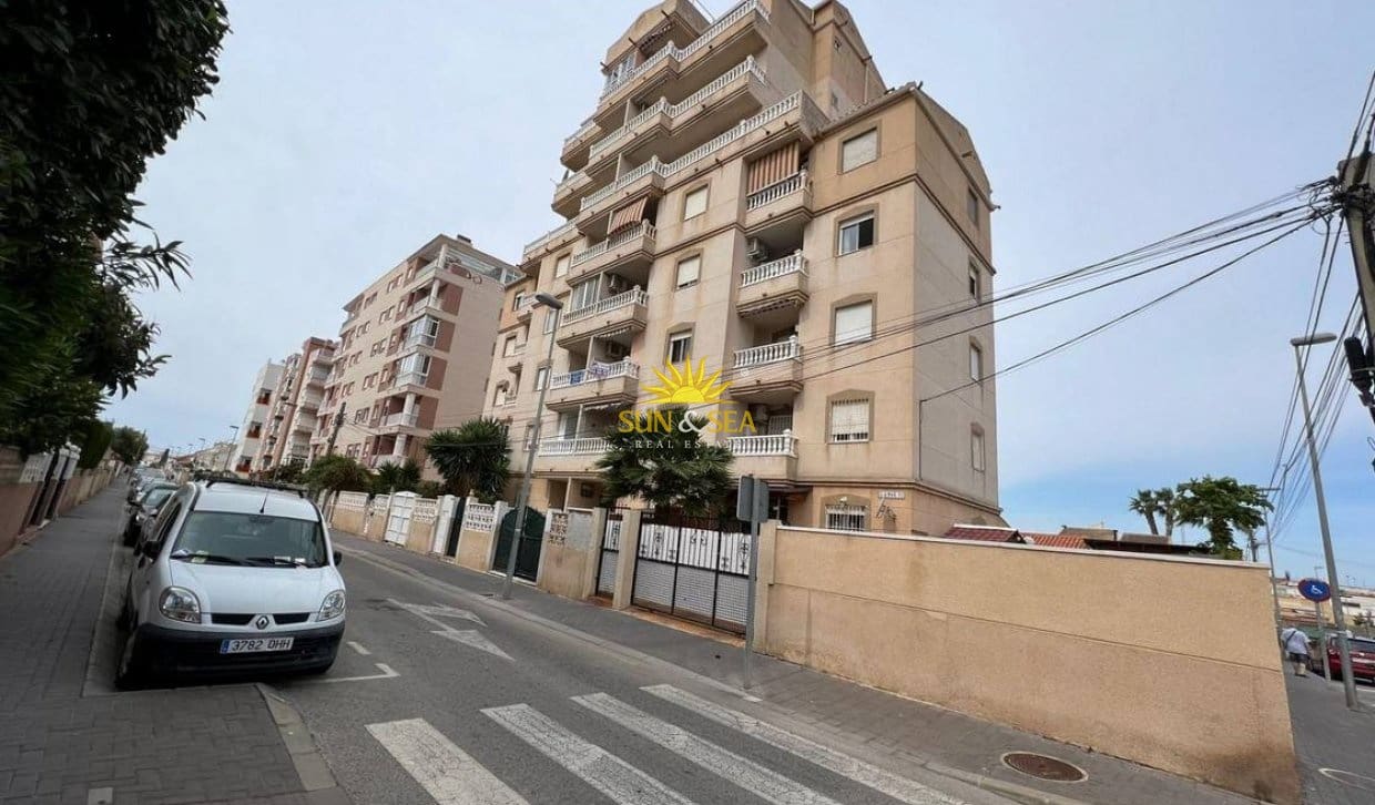 2 sypialnia Apartament na sprzedaż w Torrevieja z basenem - 145 000 € (Ref: 10145341)