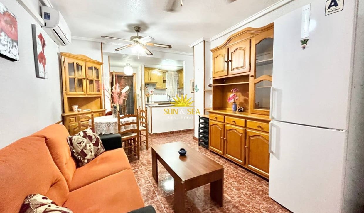 2 sypialnia Apartament na sprzedaż w Torrevieja z basenem - 145 000 € (Ref: 10145341)