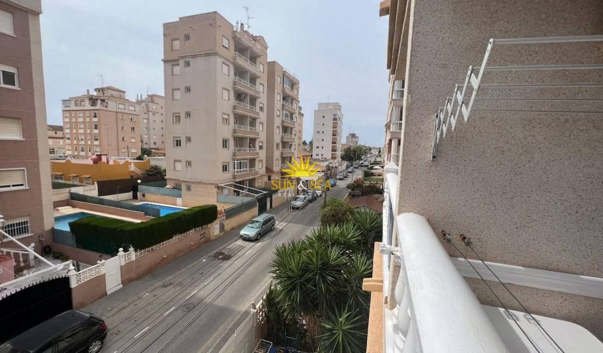 2 sypialnia Apartament na sprzedaż w Torrevieja z basenem - 145 000 € (Ref: 10145341)