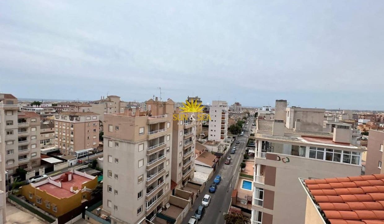 2 sypialnia Apartament na sprzedaż w Torrevieja z basenem - 145 000 € (Ref: 10145341)