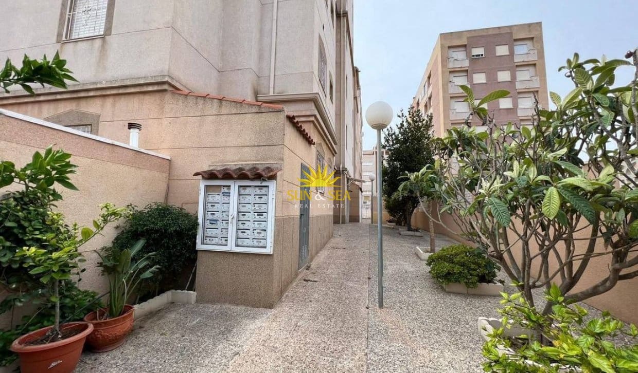 2 sypialnia Apartament na sprzedaż w Torrevieja z basenem - 145 000 € (Ref: 10145341)