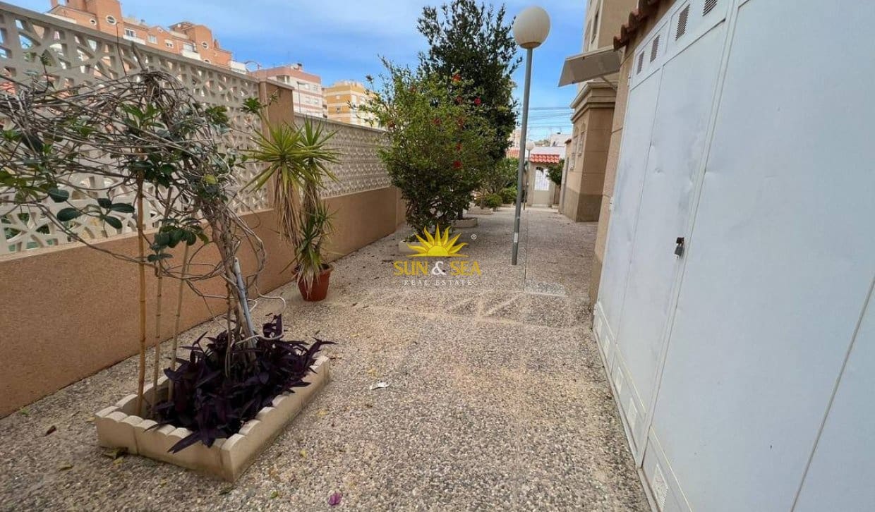 2 sypialnia Apartament na sprzedaż w Torrevieja z basenem - 145 000 € (Ref: 10145341)