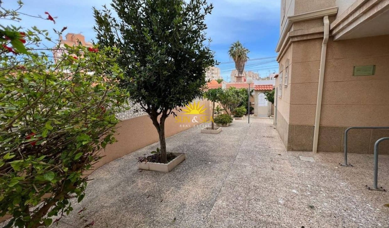 2 sypialnia Apartament na sprzedaż w Torrevieja z basenem - 145 000 € (Ref: 10145341)