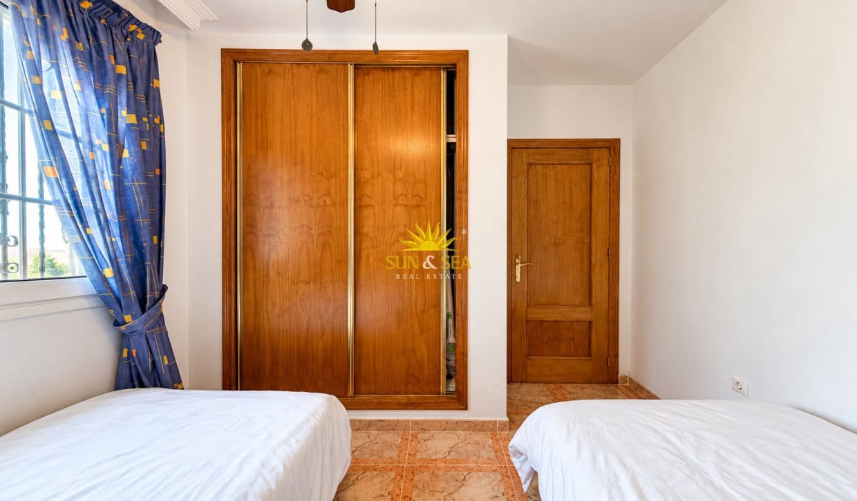 2 slaapkamer Appartement te huur in Torrevieja met garage - € 850 (Ref: 10147941)