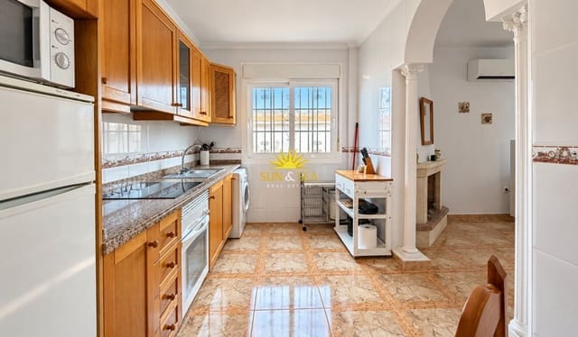 2 slaapkamer Appartement te huur in Torrevieja met garage - € 850 (Ref: 10147941)