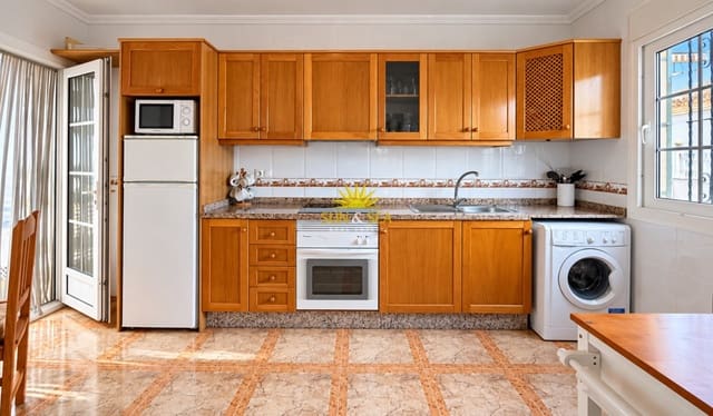 2 slaapkamer Appartement te huur in Torrevieja met garage - € 850 (Ref: 10147941)