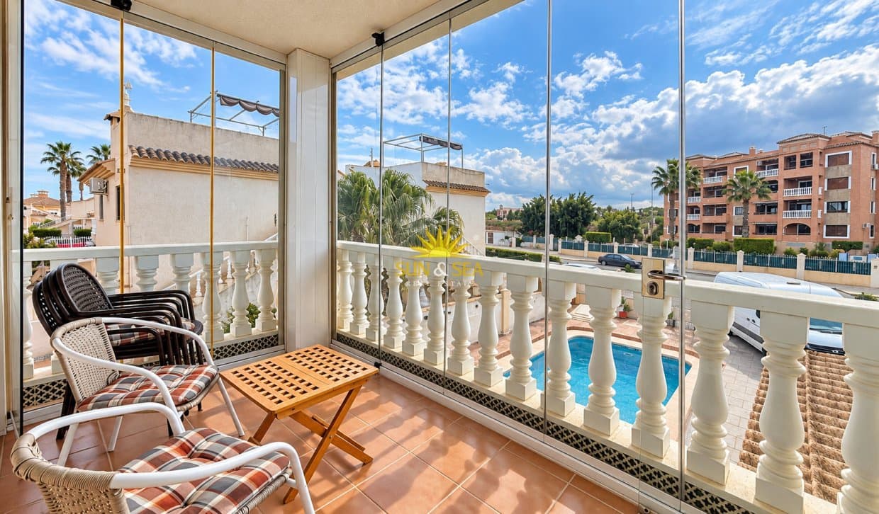 2 slaapkamer Appartement te huur in Torrevieja met garage - € 850 (Ref: 10147941)