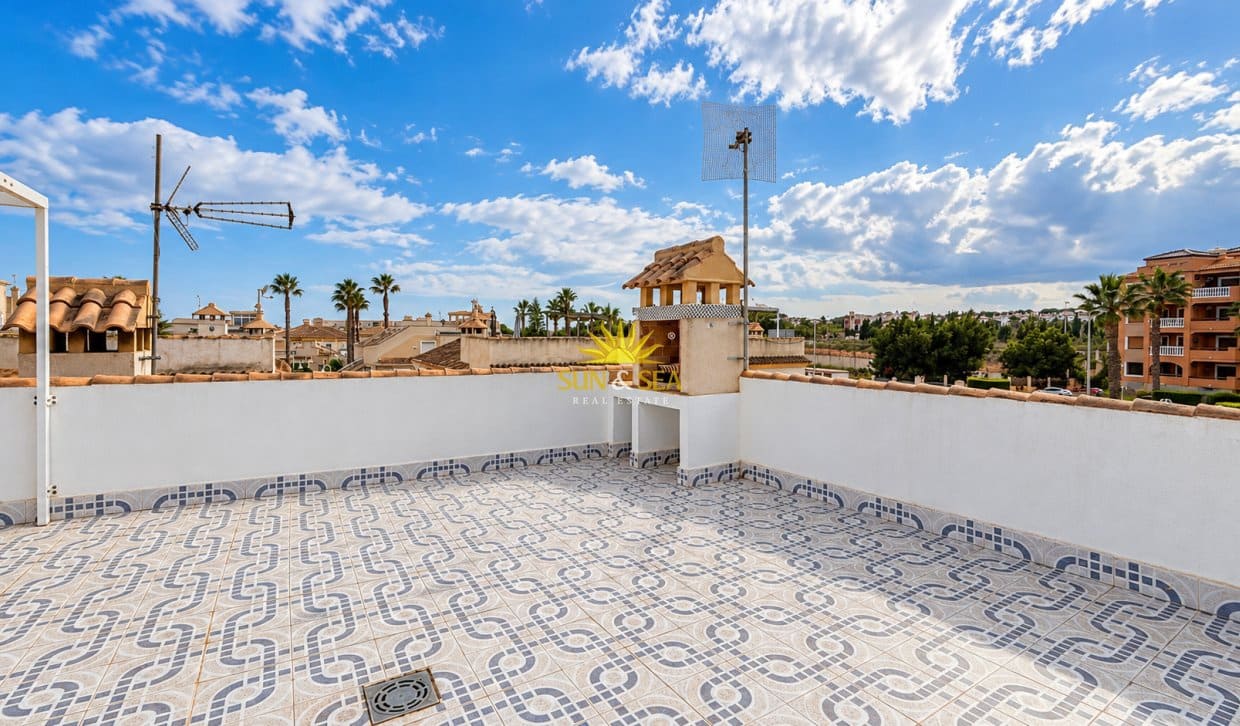 2 slaapkamer Appartement te huur in Torrevieja met garage - € 850 (Ref: 10147941)